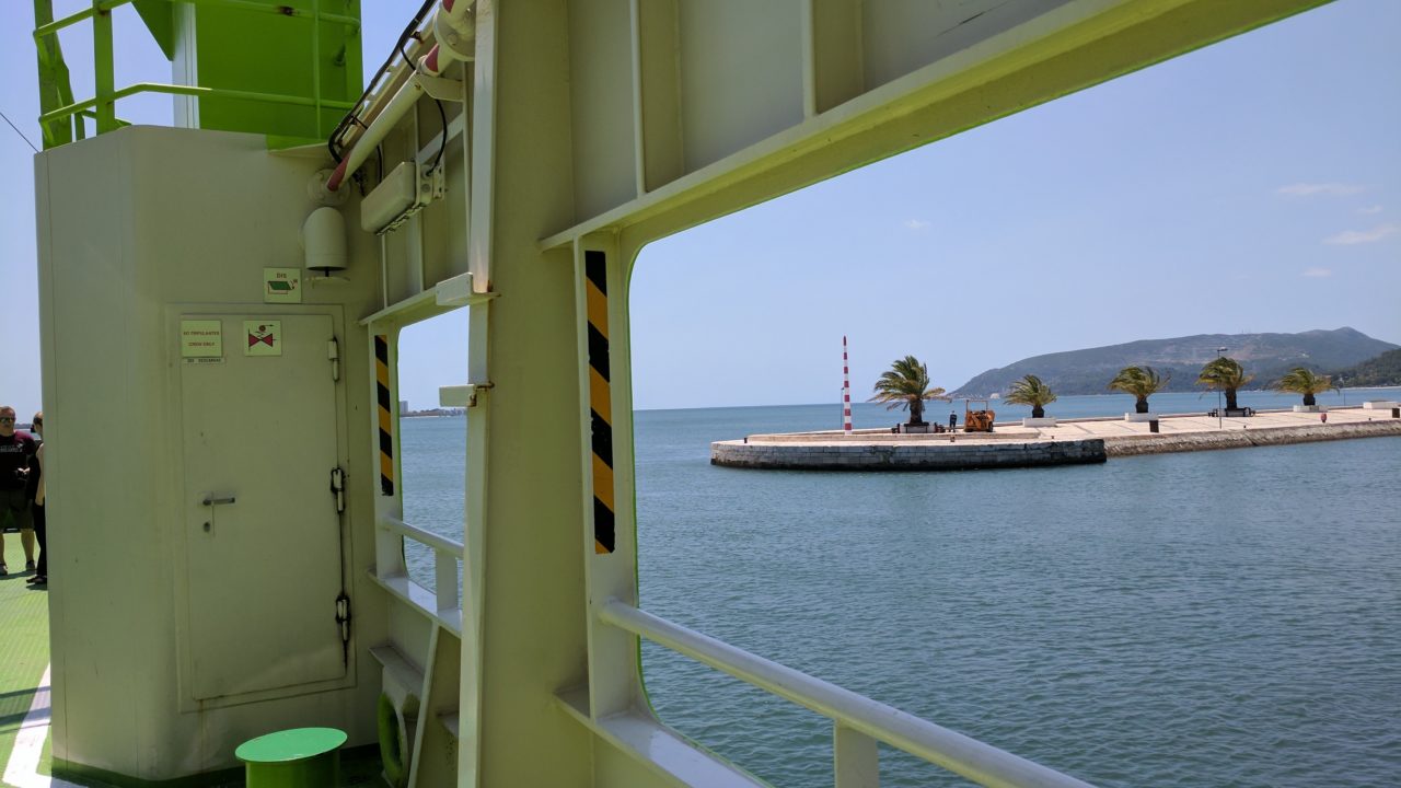 ferry comporta